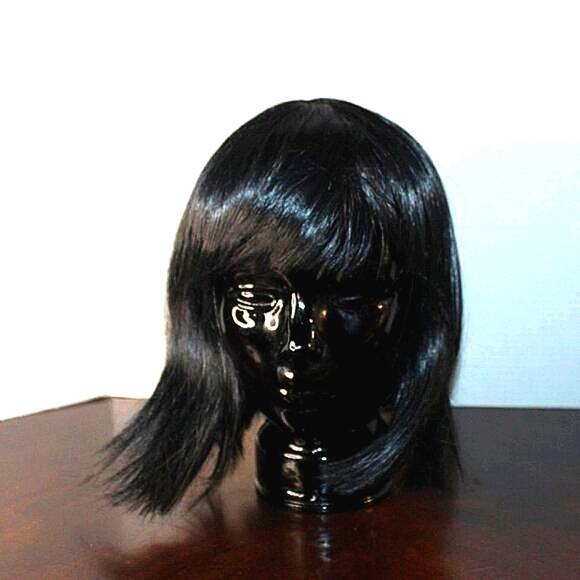 NWOT Black Shoulder-Length Wig with Bangs - Adjustable Cap - Picture 7 of 8